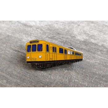 Anstecker Pin Elektrotriebwagen U-Bahn Stadtbahn Berlin BR F74 Triebwagen BVG Anstecker Pin Elektrotriebwagen U-Bahn Stadtbahn Berlin BR F74 Triebwagen BVG